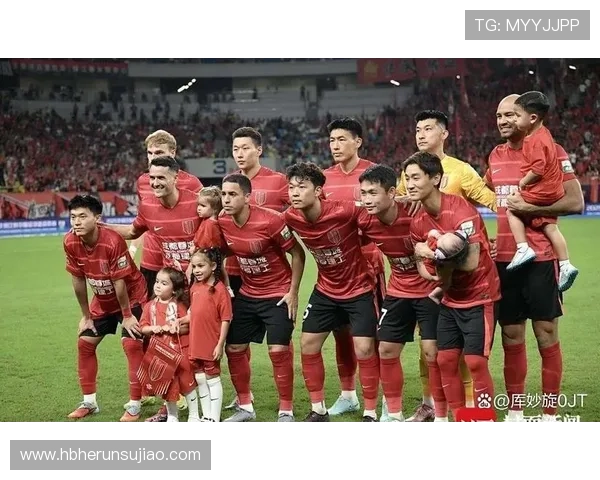 新赛季足坛风云再起豪门角逐冠军悬念持续升温引热议全球球迷关注