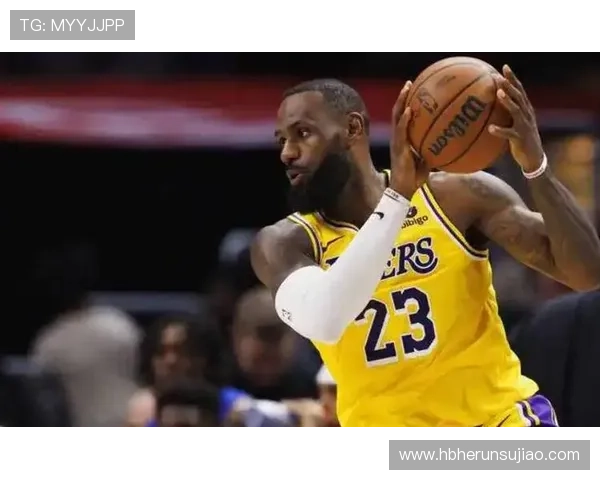 湖人队与快船队激战正酣詹姆斯领衔全力争夺季后赛席位