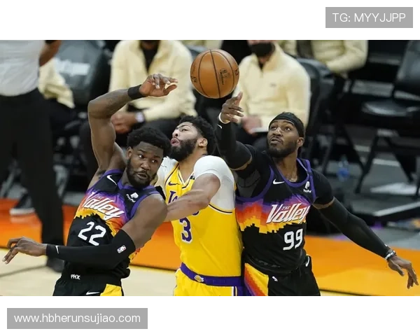 詹姆斯领衔湖人关键逆转西部格局再起波澜季后赛形势全面升级